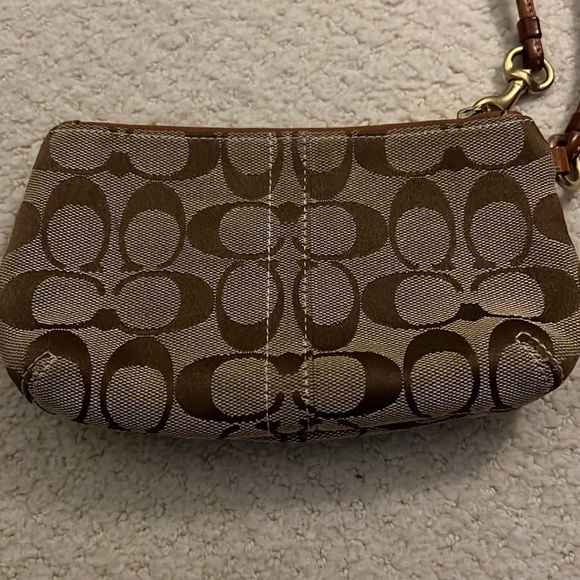 Tan Leather Coach Wristlet Wallet! - Picture 3 of 5